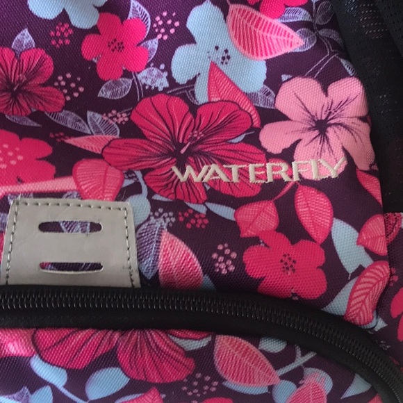 Floral Waterfly sling bag - Picture 5 of 13